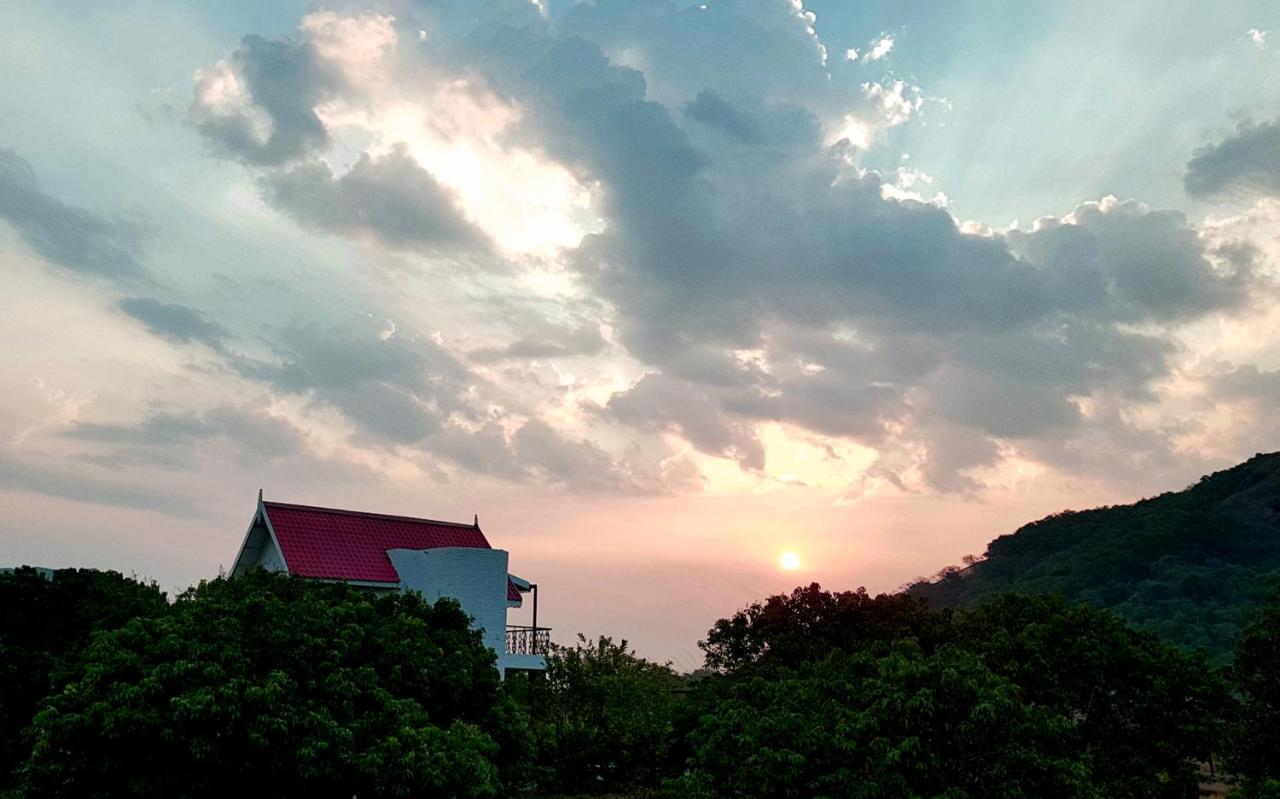 Nostravila Lonavala Esterno foto